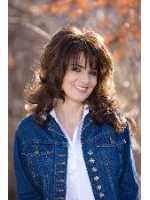 Real Estate Agent Rachel Rhoden