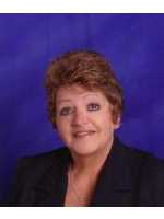 Real Estate Agent Vicki Stanley