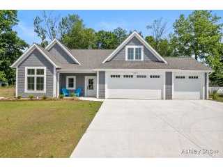 Property at 1471 Maplewood Drive