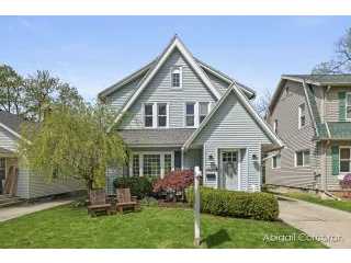 Property at 121 Wallinwood Avenue NE